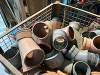 Diverse pvc bochten en koppelstukken - afbeelding 6 van  12