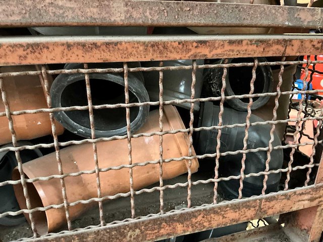 Diverse pvc bochten en koppelstukken - afbeelding 10 van  12