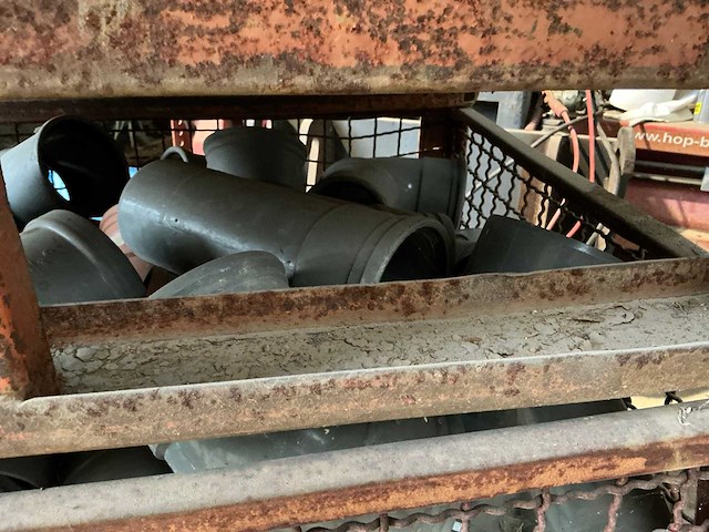 Diverse pvc bochten en koppelstukken - afbeelding 12 van  12