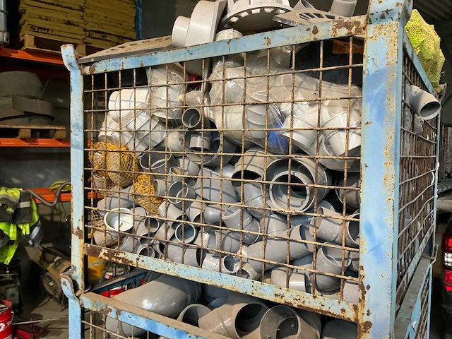 Diverse pvc bochten en koppelstukken - afbeelding 3 van  16