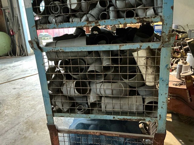 Diverse pvc bochten en koppelstukken - afbeelding 7 van  16