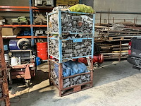 Diverse pvc bochten en koppelstukken - afbeelding 1 van  16