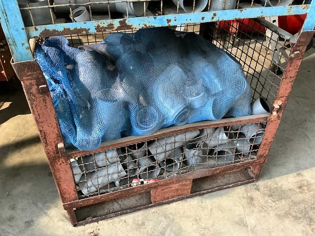 Diverse pvc bochten en koppelstukken - afbeelding 9 van  16
