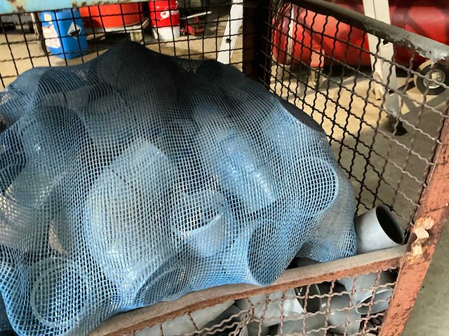 Diverse pvc bochten en koppelstukken - afbeelding 11 van  16