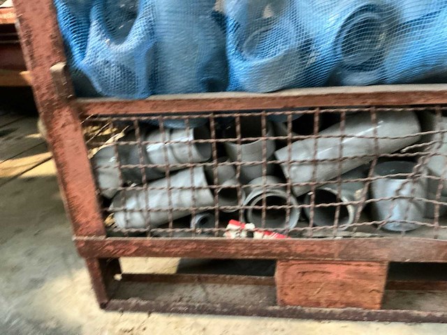 Diverse pvc bochten en koppelstukken - afbeelding 12 van  16