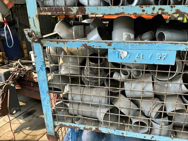 Diverse pvc bochten en koppelstukken - afbeelding 14 van  16