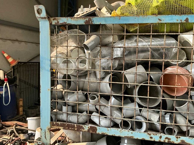 Diverse pvc bochten en koppelstukken - afbeelding 16 van  16