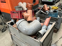 Diverse pvc bochten en koppelstukken - afbeelding 1 van  11