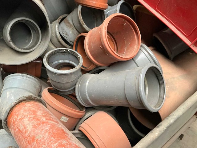 Diverse pvc bochten en koppelstukken - afbeelding 7 van  11