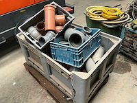 Diverse pvc bochten en koppelstukken - afbeelding 9 van  11