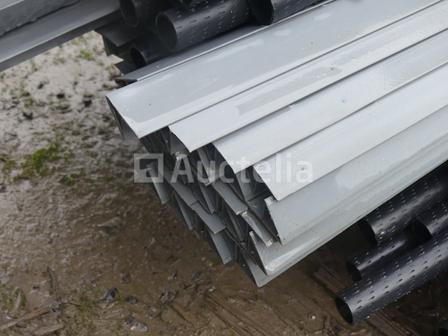 Diverse pvc-buizen en profielen - afbeelding 1 van  6