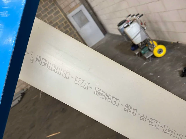 Diverse pvc en metalen buizen (47x) - afbeelding 7 van  15