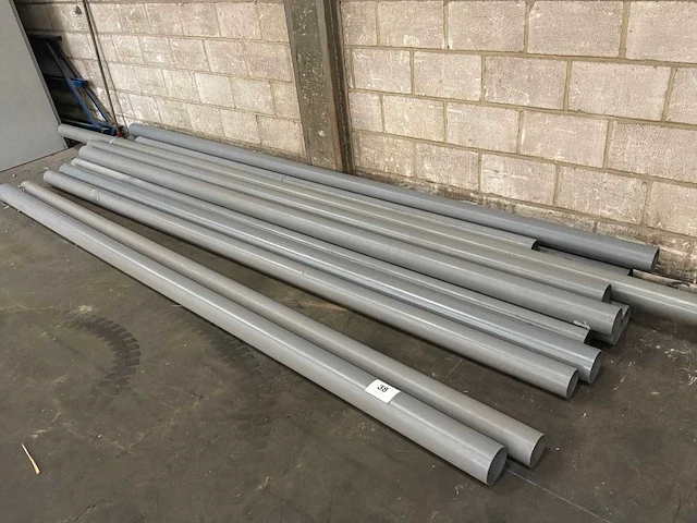 Diverse pvc en metalen buizen (47x) - afbeelding 1 van  15