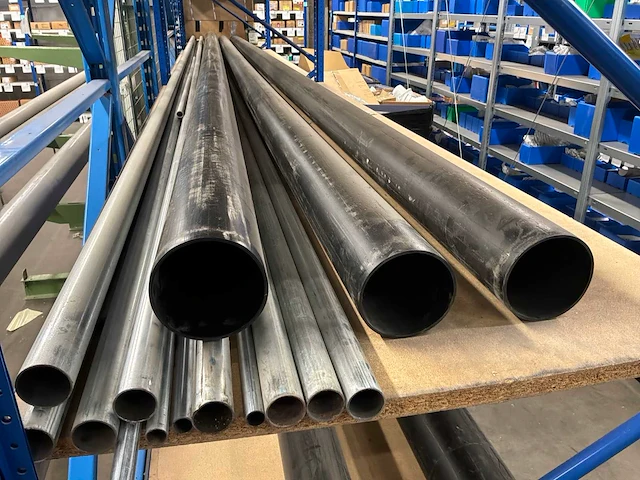 Diverse pvc en metalen buizen (47x) - afbeelding 8 van  15