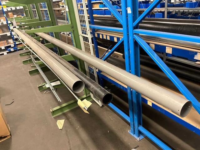 Diverse pvc en metalen buizen (47x) - afbeelding 10 van  15