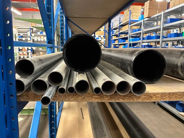 Diverse pvc en metalen buizen (47x) - afbeelding 15 van  15