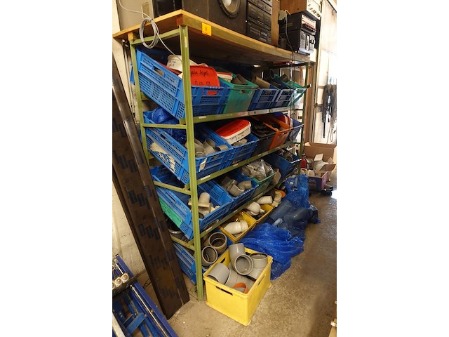 Diverse pvc koppelstukken + rek - afbeelding 1 van  12