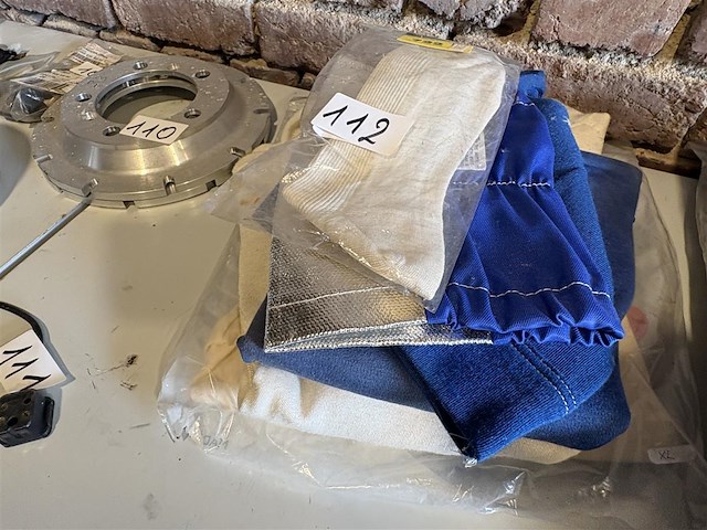 Diverse race kledij - afbeelding 1 van  2