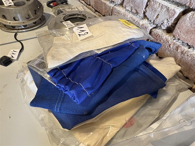 Diverse race kledij - afbeelding 2 van  2