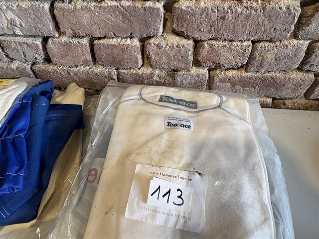 Diverse race kledij - afbeelding 1 van  2