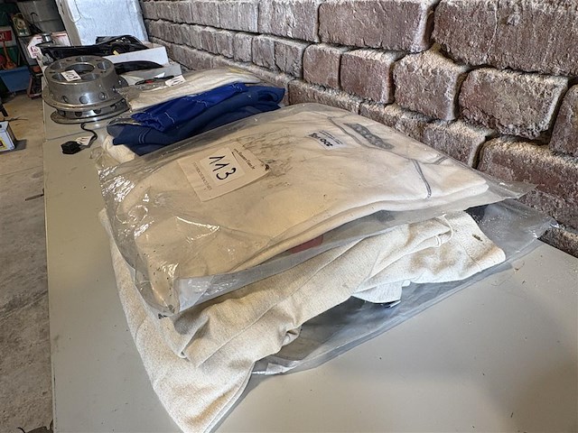 Diverse race kledij - afbeelding 2 van  2