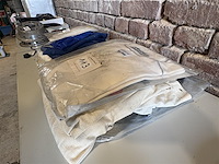 Diverse race kledij - afbeelding 2 van  2