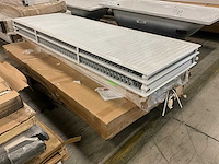 Diverse radiator en douchebak (3x) - afbeelding 2 van  3