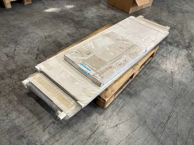 Diverse radiator handdoekdrager ongebruikt (3x) - afbeelding 2 van  2
