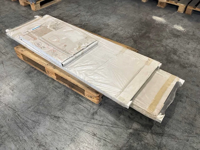 Diverse radiator handdoekdrager ongebruikt (3x) - afbeelding 1 van  1