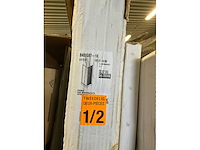 Diverse radiatoren en douchewanden (13x) - afbeelding 10 van  16