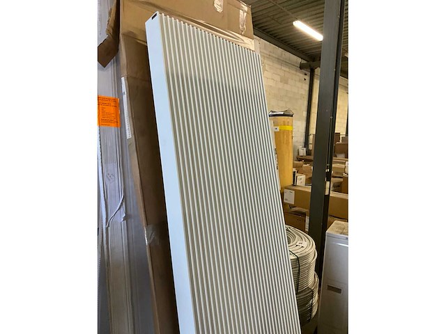 Diverse radiatoren en douchewanden (13x) - afbeelding 8 van  16