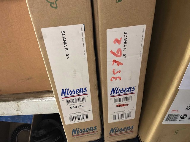 Diverse radiatoren en kondensators voor scania, hyster, nissan en renault (15x) - afbeelding 6 van  11