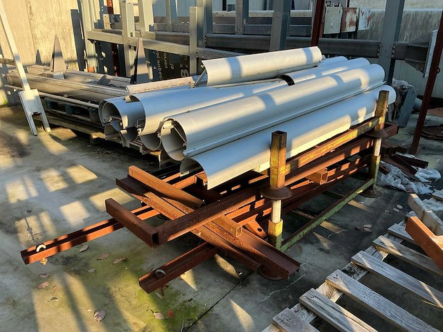 Diverse reclamezuilen (13x) en h-profielen - afbeelding 6 van  7