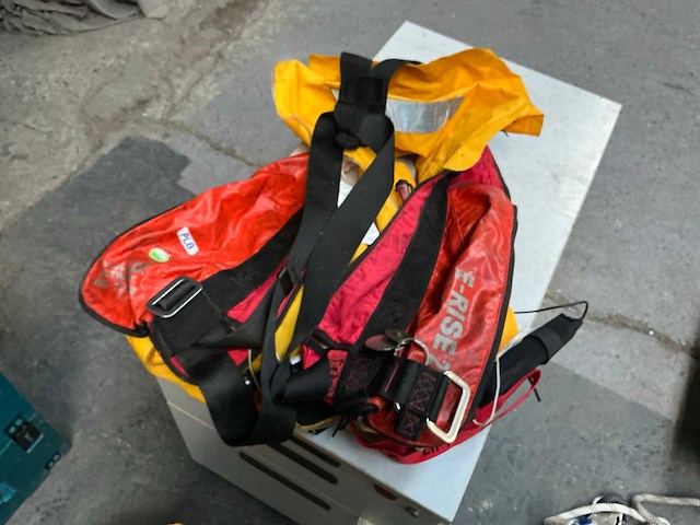 Diverse reddingsvest (3x) - afbeelding 3 van  3