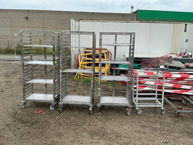 Diverse regaalwagens (4x) - afbeelding 2 van  3