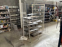 Diverse rekken en winkeldisplays - afbeelding 1 van  3