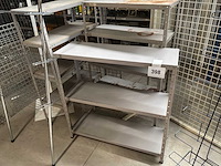 Diverse rekken en winkeldisplays - afbeelding 2 van  3