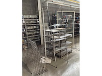 Diverse rekken en winkeldisplays - afbeelding 3 van  3