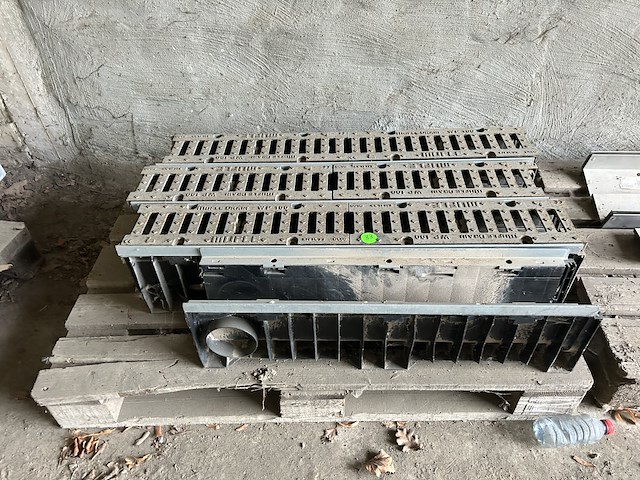 Diverse resten vloergoten - afbeelding 1 van  6