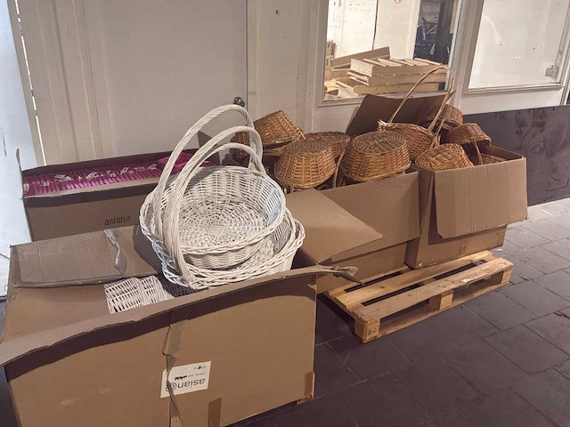 Diverse rieten manden - afbeelding 1 van  3