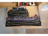 Diverse ritsen voor vrouwenkledij - afbeelding 2 van  6