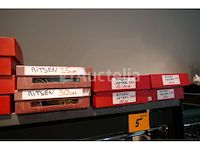 Diverse ritsen voor vrouwenkledij - afbeelding 3 van  6