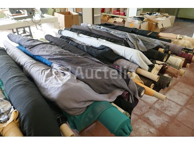 Diverse rollen stof deel 5 - afbeelding 1 van  8