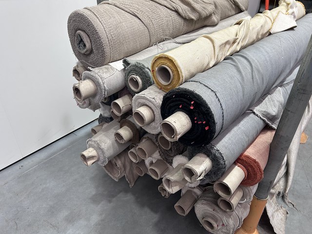 Diverse rollen stof - afbeelding 4 van  4