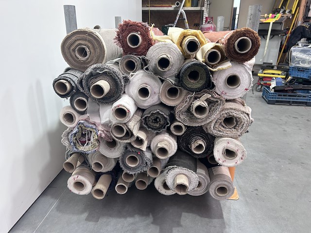 Diverse rollen stof - afbeelding 1 van  4