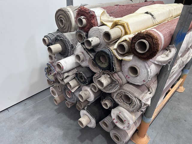 Diverse rollen stof - afbeelding 2 van  4