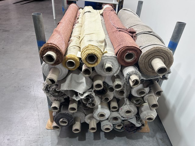 Diverse rollen stof - afbeelding 4 van  4