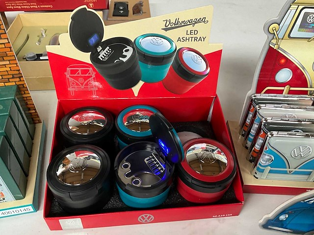 Diverse rookwaren accessoires in volkswagen thema - afbeelding 4 van  5