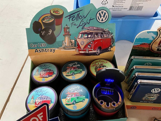 Diverse rookwaren accessoires in volkswagen thema - afbeelding 4 van  4