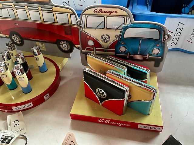 Diverse rookwaren accessoires in volkswagen thema - afbeelding 1 van  3